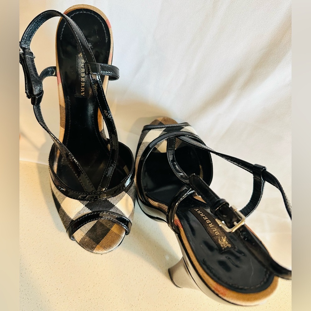 Burberry Nova check peep toe platform heel Black and Cream Strappy Sandals